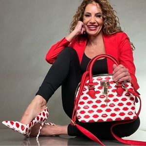 KISS ME BAG PURSE & MATCHING HIGH HEEL, ALDO! LIKE NEW! Crossover, or top handle